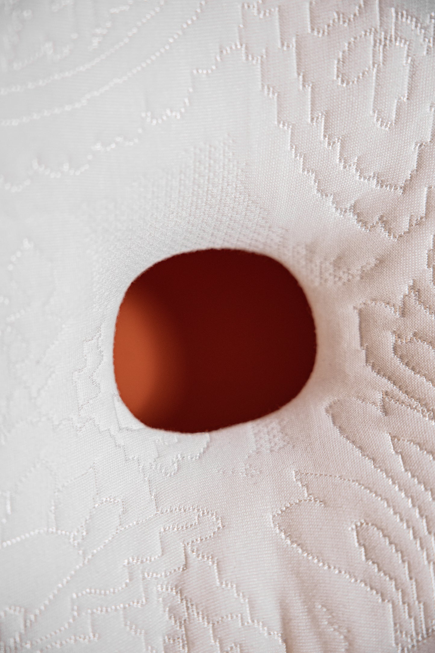 COU.PÉ, le coussin percé