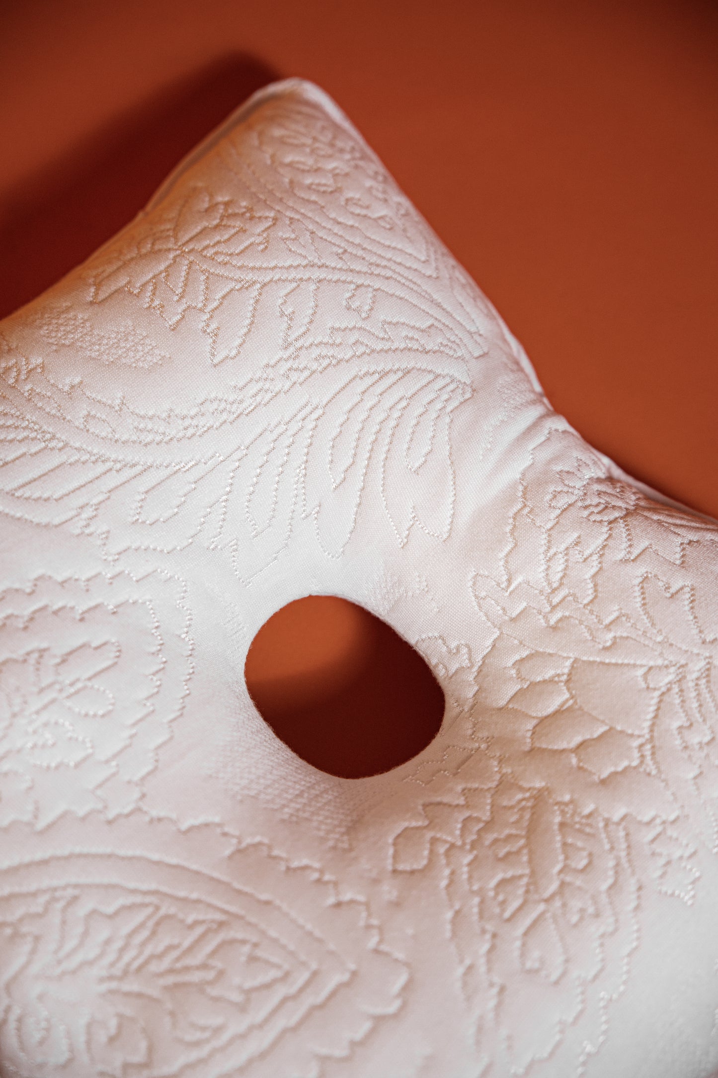 COU.PÉ, le coussin percé